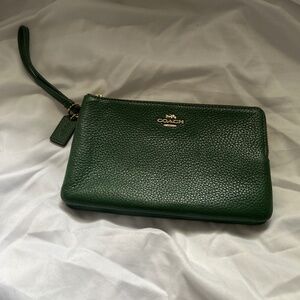 Coach Wristlet with Double Corner Zip In Pebble Leather-Green. Preowned